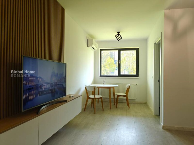 Hils Brauner, Pallady, new, studio + parcare, garden view.