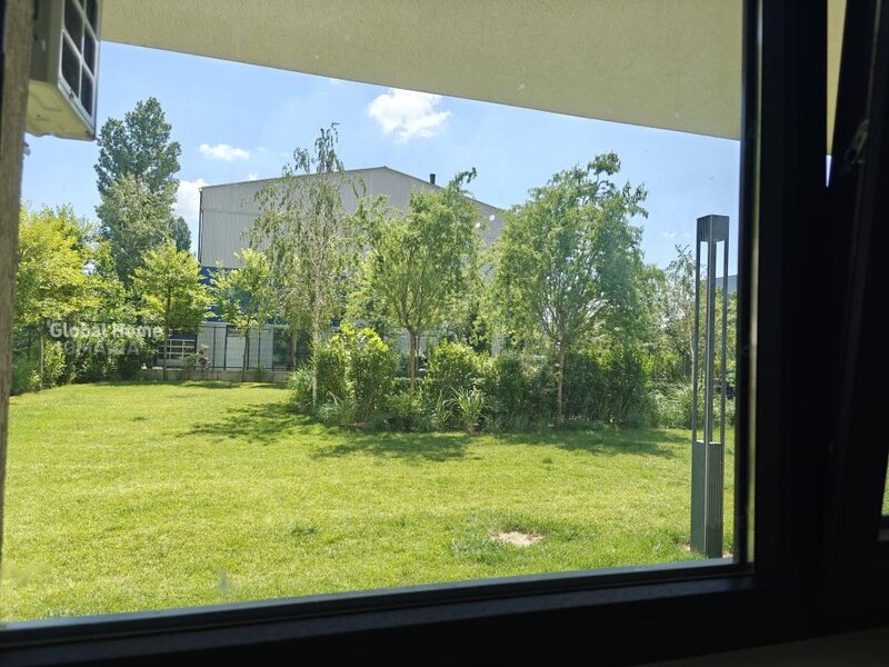 Hils Brauner, Pallady, new, studio + parcare, garden view.
