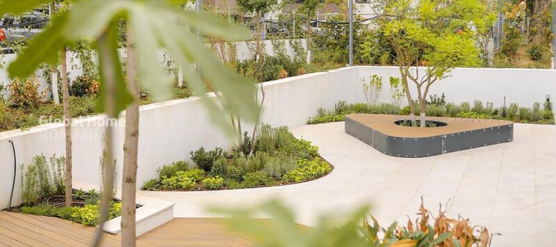 Hils Brauner, Pallady, new, studio + parcare, garden view.